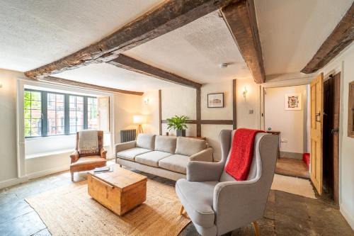 Characterful Grade II Listed Cottage in Bodicote - Pass the Keys