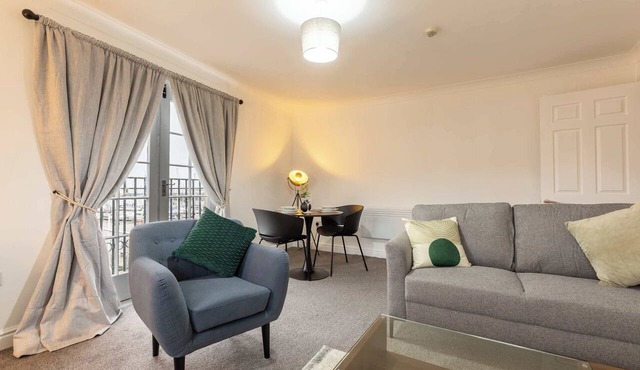 Charming 1BR Apt on Harbour w/Sea Views