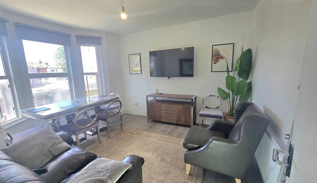 Charming 2 Bedroom House in London