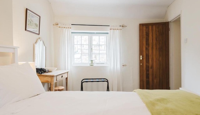 Charming Cotswolds Retreat in the Heart of Dursley in Dursley