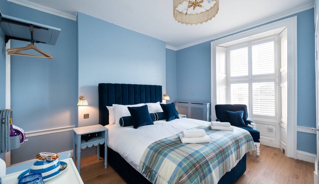 Charming King Bed Room on Frederick St - Room 4 (2nd floor)
