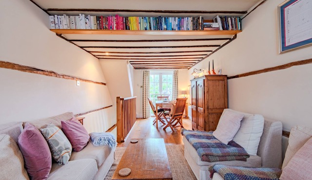 Charming, period cottage located just off the vibrant high street of Deal with a gorgeous garden!