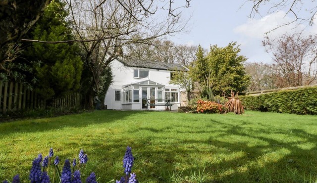 Charming Pippins Home in Bream