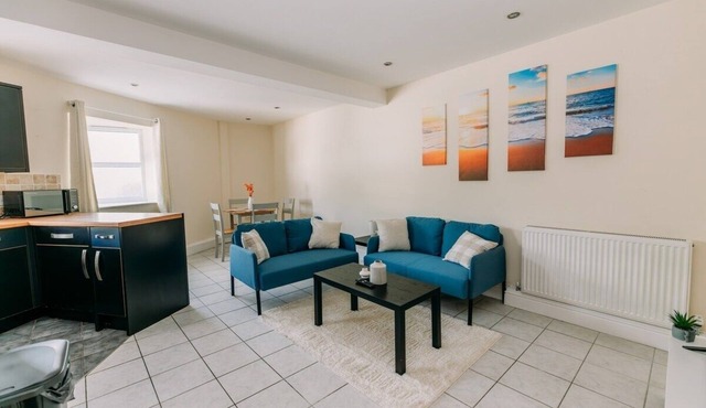 Chic 3 Bed Flat on Harbour Way in Kent