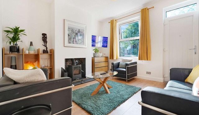 Chic 3BR Rotherham Parking WIFI By stay with us
