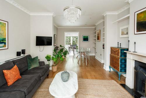Chic Four-Bedroom Townhouse in cool Notting Hill