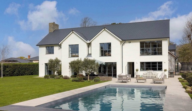 Chic Harbour Retreat for 10 with Pool