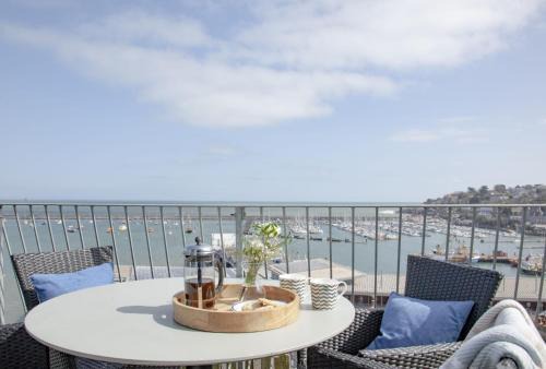 Cliff Cottage - Harbour views, Balcony, wifi