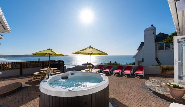 Coast View - 5 bedrooms with hot tub & sea views