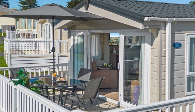 Coastpath Cabin, Landscove is a charming and dog-friendly coastal caravan
