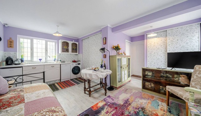 Colourful and Cosy Guest Studio in Great Bookham - Pass the Keys