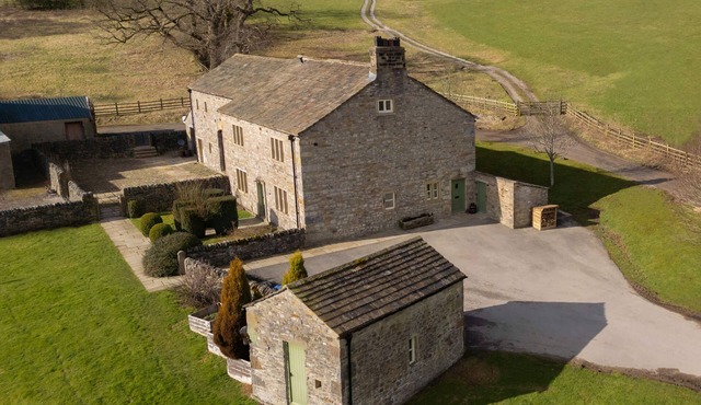 Combining comfort, character, and sustainability, this charming four-bedroom property is the perfect base for families and groups of friends.