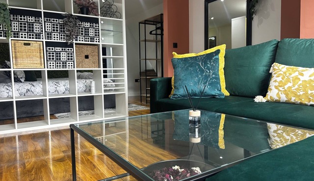 Comfortable 1-bed Chester Apartment with Parking & Full Kitchen, Home from Home in Chester