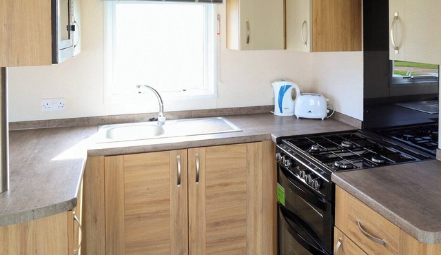 Comfortable modern 12ft-wide caravan with one double and two twin. in Mablethorpe