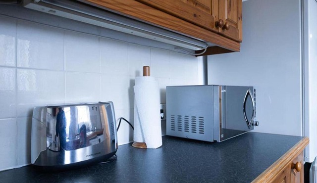 Comfortable West End Flat with Parking Easy Access