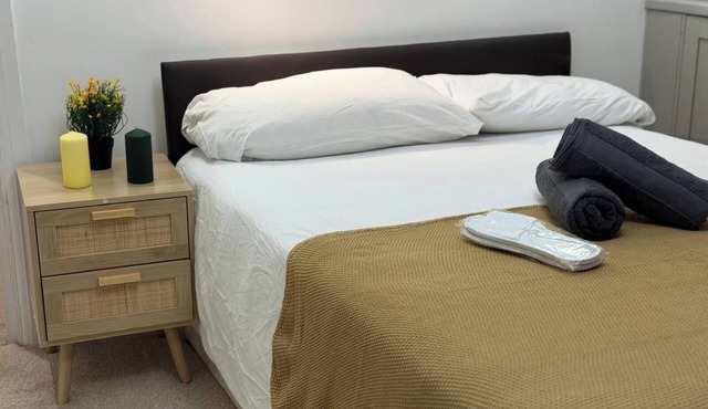 Compact Studio - Sleeps 2 - Parking