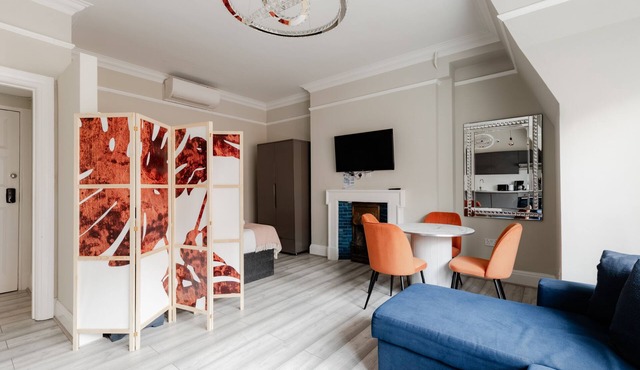Contemporary Studio in High Street Kensigton