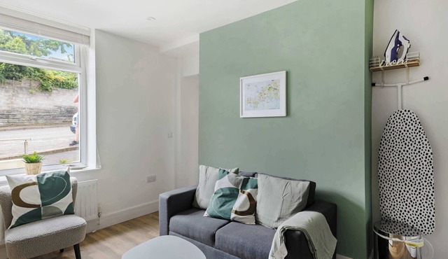 Convenient and Modern 2 Bed Apartment in Saltash