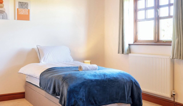 Converted Barn - Super King beds, Parking, WiFi