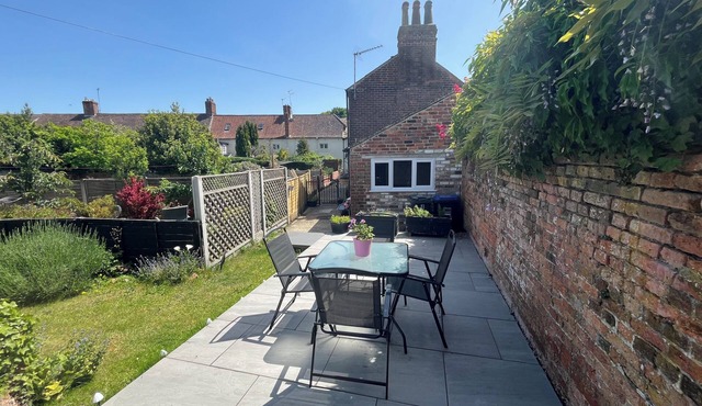 Copper Cottage – Charming Central Devizes Retreat with Secluded Garden