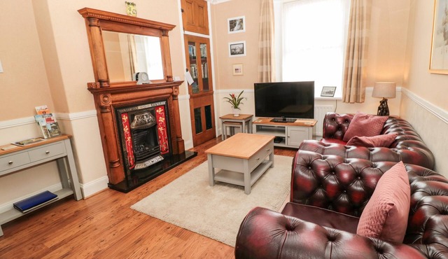 COQUET COTTAGE, family friendly, country holiday cottage in Amble
