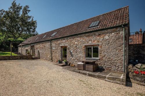 Cosy Barn Conversion with Patio & Private Parking in Burrington