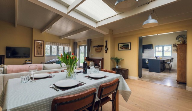 Cosy barn in Devon.Set within wonderful countryside- 15 mins from Jurassic coast