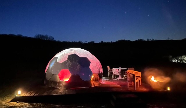 Cosy Off-Grid Stargazing Dome in the Jurassic Coast with optional Hot Tub & Sauna in Devon