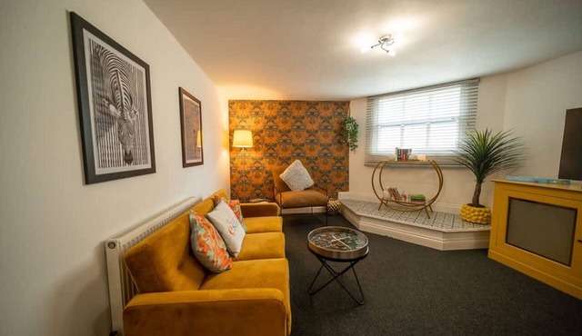 Cotswolds 2Bed 1 Bath Historic Flat Very Central