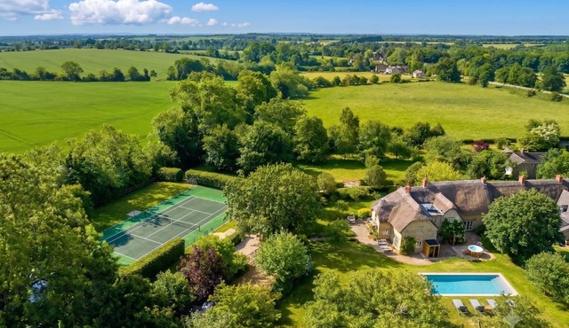 Cotswolds Luxury Retreat | Tennis, Pool & Wellness