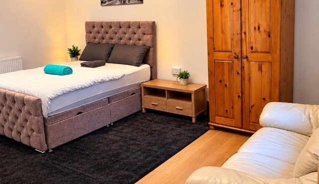 Cottage flat in Leeds