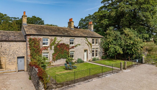 Countryside retreat sleeps up to 12 guests and combines contemporary farmhouse style with complete seclusion.