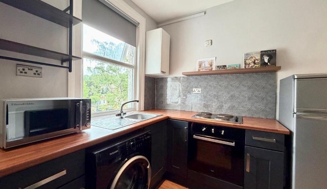 Cozy Compact One Bed Flat in Purley
