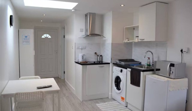 Cozy studio apartment near Heathrow