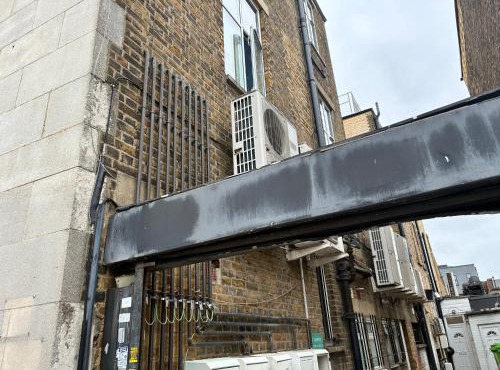 Cozy Studio Flat , less than a minute from Forest Hill train station