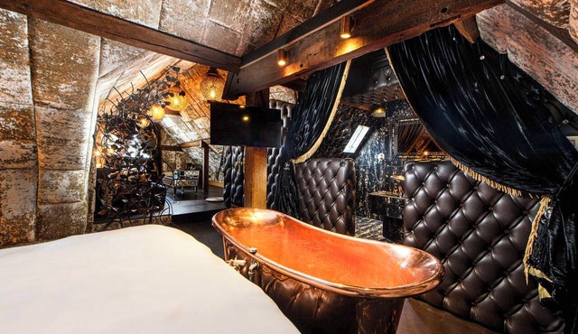 Crazy Bear Hotel-Beaconsfield in Beaconsfield