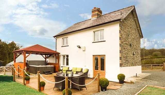 Cwmcelyn: Tranquil Retreat in Rhayader