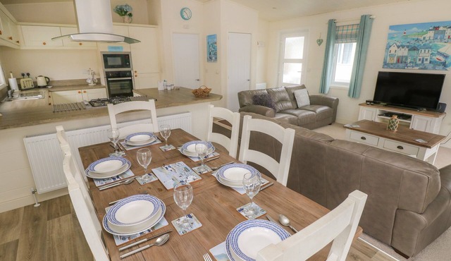Cwtch Lodge 42
