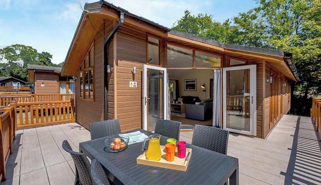 Deluxe 3, Slps 6, parking, ensuite, decking, LV