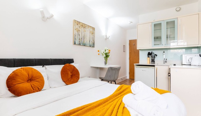 Deluxe Double Studio External Private Bathroom