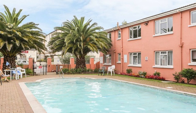 DEVON SEASIDE APARTMENT, family friendly, with pool in Paignton