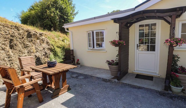 DOLCOED, pet friendly, character holiday cottage in Llangadog