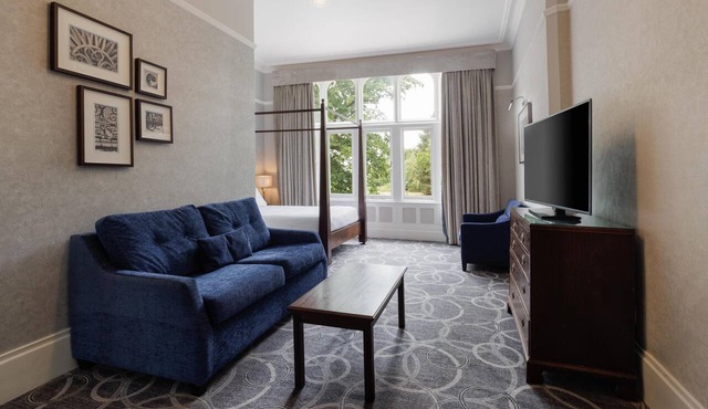 DoubleTree by Hilton St. Anne's Manor in Wokingham