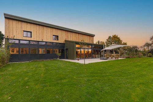 Dragons Barn with Hot Tub in Malvern Link