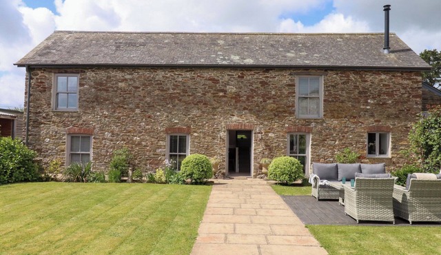 DUKE'S BARN, pet friendly, luxury holiday cottage in Dartmouth