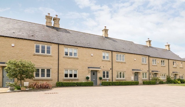 EAST VIEW, family friendly, with open fire in Stow-On-The-Wold