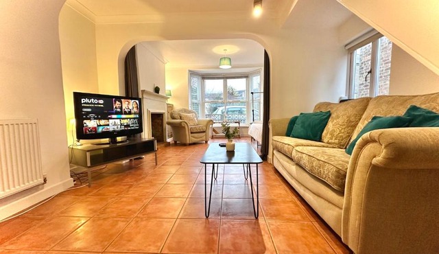 EasyRest Spalding - 6 Beds & Free Parking - Central & Quiet Location - Entire Spacious House