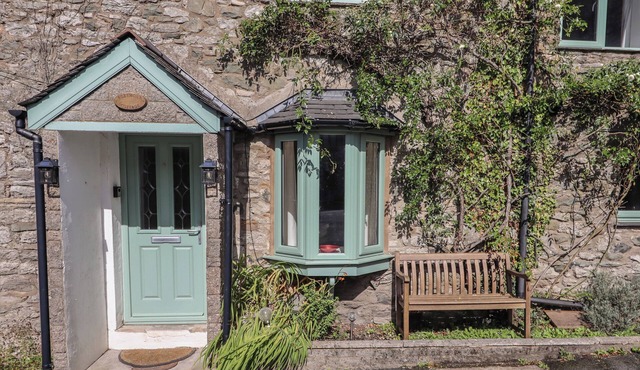 EGREMONT COTTAGE, pet friendly, country holiday cottage in Carnforth