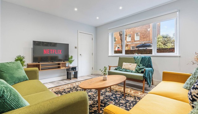 Elephant & Castle Home 3BR/1.5BA with Garden & Pool Table – Central London
