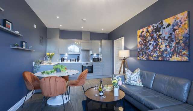 Elliot Oliver - Loft Style 2 Bedroom Apartment With Parking In The Docks